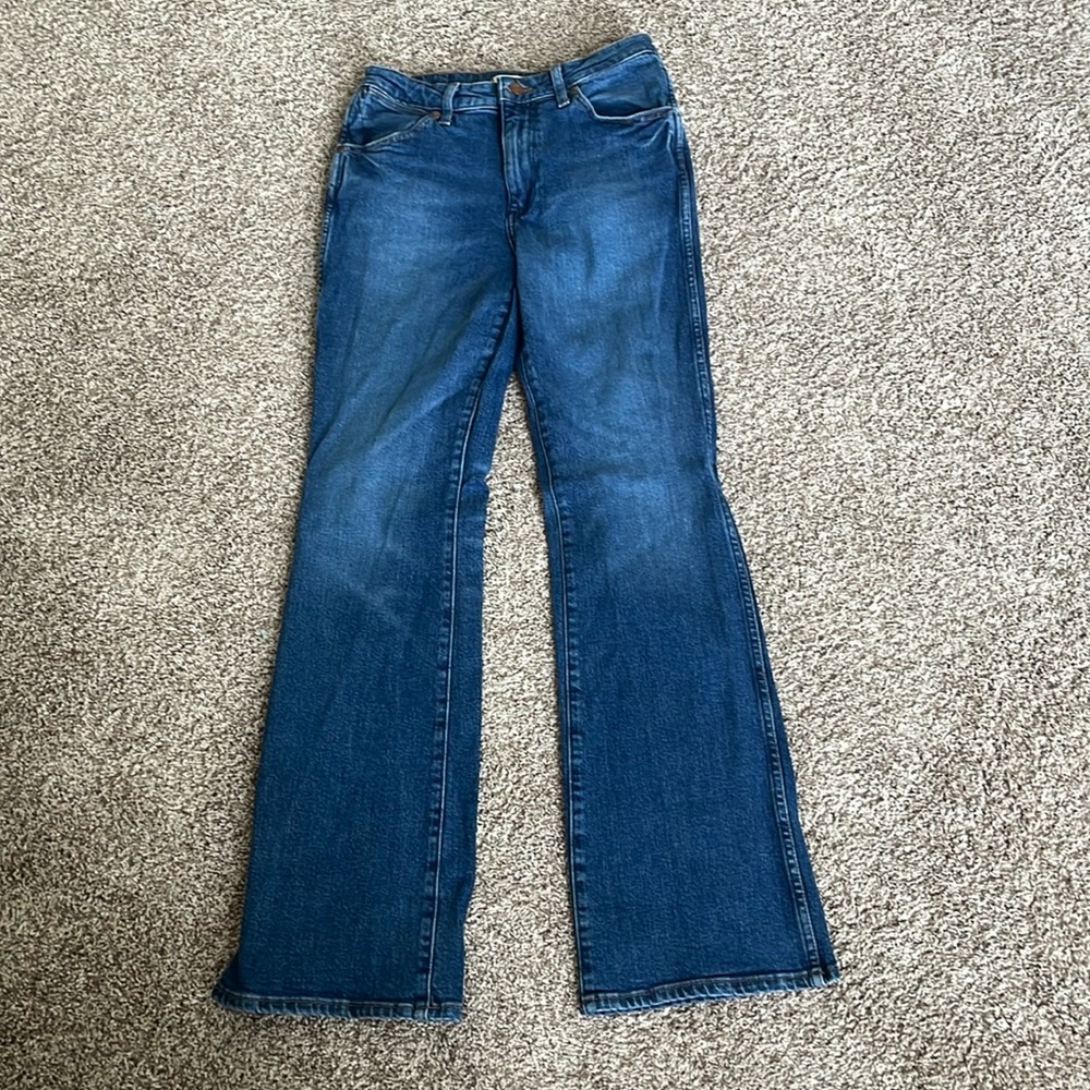 Retro Wrangler women’s jeans. High rise bootcut 27x32